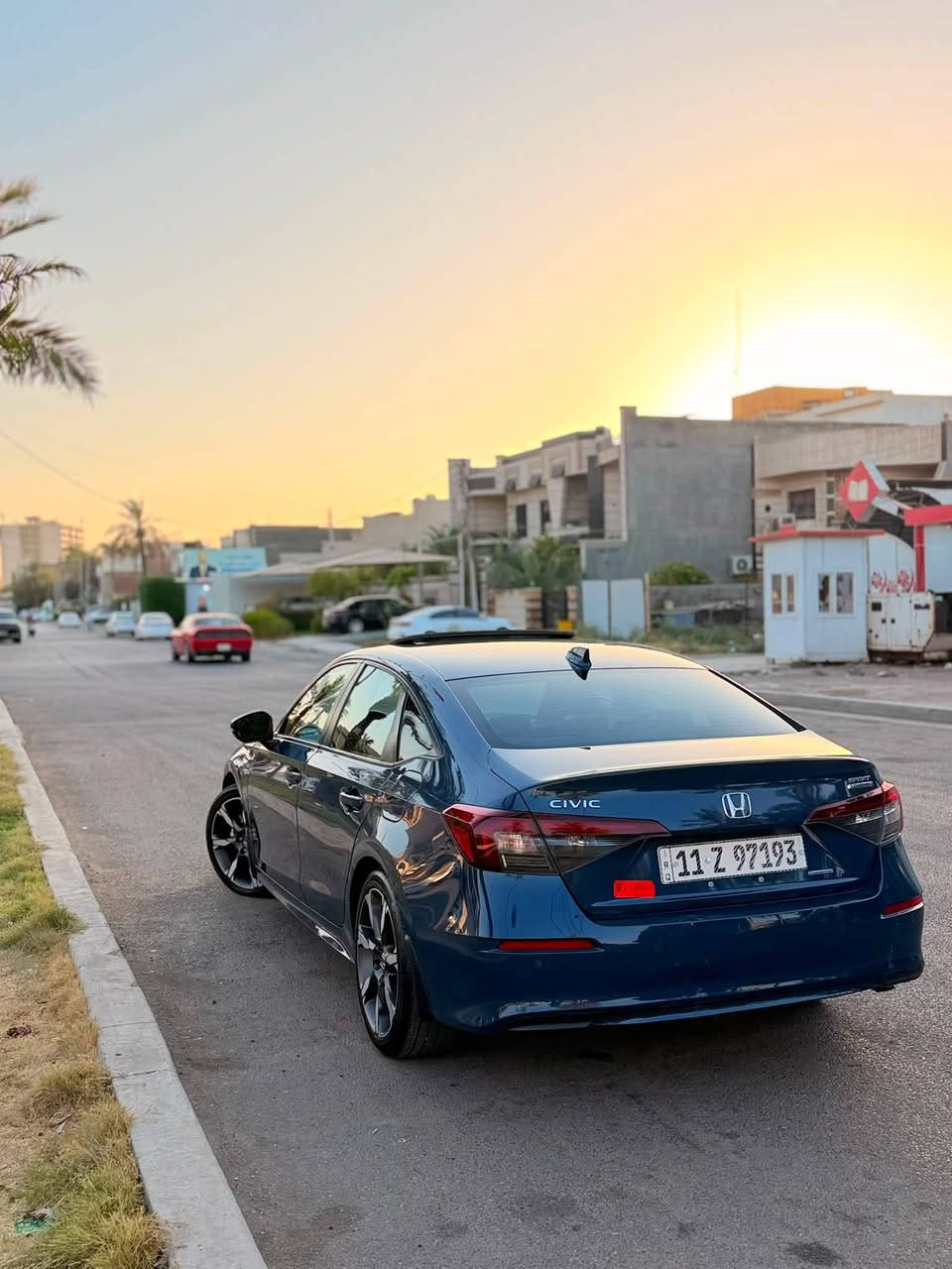 📌 للبيع: هوندا سيفيك تورينج 2025 (Honda Civic Touring) - أعلى فئة Full Option
سيارة بحالة الوكالة شبه جديدة، قمة في النظافة والفخامة والاعتماديه اليابانيه .

🚗 المواصفات الأساسية:

 الموديل: 2025

 الفئة: تورينج (Touring) - أعلى فئة بالكامل

 المسافة المقطوعة (العداد):24,000كم

 المحرك:  2٠0Lقوي واقتصادي جداً

 ناقل الحركة: أوتوماتيك CVT

 اللون الخارج [ ابيض صدفي ]

 اللون الداخلي: [ جلد أسود ]

✨ أبرز مواصفات فئة التورينج:

 نظام صوتي فاخر من BOSE مع 12 سماعة

 مقاعد جلد مع تحكم كهربائي وتدفئة

 شاشة معلومات ترفيهية تعمل باللمس قياس 9 إنش

 شاشة عدادات ديجيتال بالكامل قياس 10.2 إنش

 دعم لاسلكي لنظامي Apple CarPlay و Android Auto

 شاحن لاسلكي للهواتف الذكية

 فتحة سقف

 حزمة الأمان الذكية Honda Sensing (تحديد المسار، رادار، كبح تلقائي، ومثبت سرعة ذكي)

 حساسات ركن أمامية وخلفية مع كاميرا خلفية

 تشغيل عن بُعد ودخول ذكي بدون مفتاح

📄 الأوراق والترخيص:

 [جاهزة للتحويل فوراً / سنوية سارية]

💰 السعر المطلوب: [165$]

📍 الموقع: [بغداد / السيدية]

📞 للتواصل والاستفسار: [رقم الهاتف ***********
