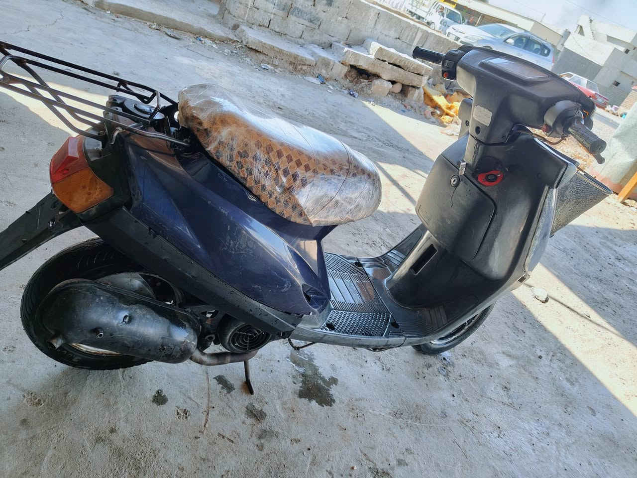السلام عليكم للبيع موطور بزون نضافه كدام العين محرك معمر جديد سلف شغال كهربائيّات كلها شغاله موطور مال جناي ماتحط علي ربع شغل  واطلع السعر 180 وبي مجال قليل مكاني الجدعه ***********
