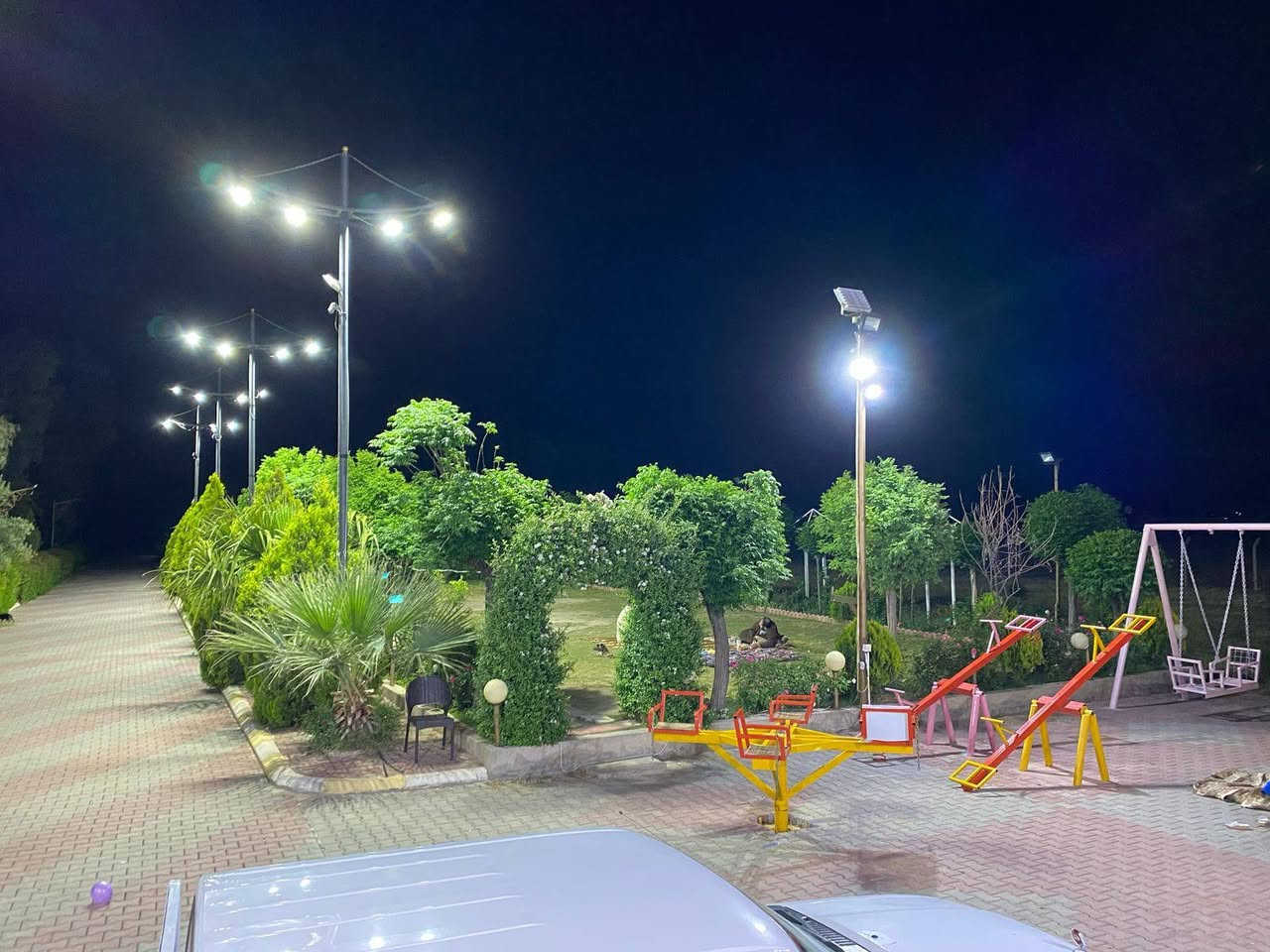 ☀️🔥 الحر قوي؟ خليها علينا! 🔥☀️

🏝️ عيش أجواء الصيف والراحة ويانا بمزرعة السعادة 🏝️

لا تخلي الحر يخرب عطلتك 😎
تعال اقضي يوم كامل من السباحة والراحة والضحك والونسة ويا أهلك وأحبابك ❤️

🏊‍♂️ مسبح داخلي منعش
🏡 بيت مؤثث بالكامل
🌳 حديقة وجلسات مريحة
🎱 بليارد
🎾 تنس
🛝 ألعاب أطفال
🔌 فيشة كهرباء
🍖 مكان مخصص للشواء
🍳 مطبخ متكامل
🚗 كراج للسيارات
📶 إنترنت
⚡ كهرباء 24 ساعة

🔥 هذا الصيف غير… خلي وجهتك مزرعة السعادة!
💦 سباحة وانتعاش
🌴 راحة وخصوصية
👨‍👩‍👧‍👦 متعة للكبار والصغار
❤️ ونة وذكريات حلوة

📩 للحجز والاستفسار راسلونا على الصفحة بيارق الخير لتأجير المزارع او الاتصال ***********

✨ مزرعة السعادة… يومك الحلو يبدأ من هنا!
العنوان خلف مطعم ميديا السياحي منطقة حه سار تبعد من المطعم 5د 
ملاحظه المزرعه للسفرات فقط ليست للحفلات 
يوجد لدينا عدة مزارع راسلونا عل واتساب لمعرفة المزيد

