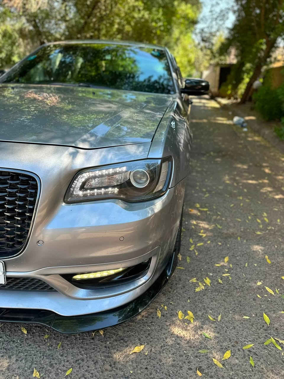 السلام عليكم
للبيع كرايسلر 300S V6 وارد أمريكي موديل 2018فول عده الرادار الأمامي 

كلين تايتل

بدون صبغ بدون إيرباك بدون غرق

ماشية قبل الدخول للعراق 47 ألف، وحالياً 94 ألف

السيارة جاهزة للفحص وين متحب ، مكينة وكير وشاصي وللغد كفالة

السيارة استخدام شخصي وأحلى من الصور 

الموقع: بغداد

للتواصل ***********

