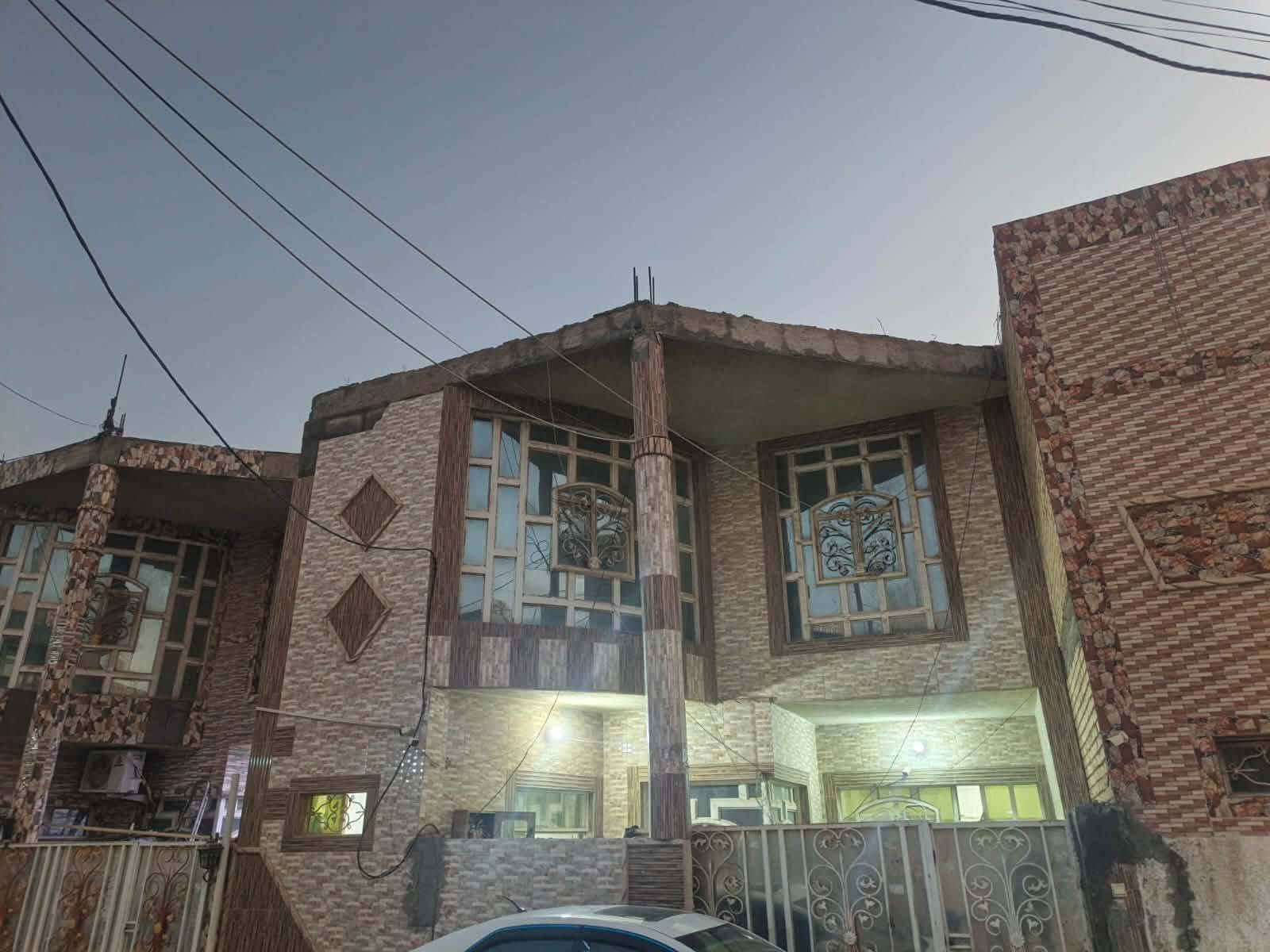 بيت للبيع طابو زراعي مساحة 145 متر 
طابقين الطابق الاول (صاله+ استقبال+2 غرف نوم + مطبخ+ مناور 2+ صحيات 
الطابق الثاني
(2 غرف نوم + صحيات) 
الأساس والسقف صب كونكريت 
البناء طابوق 
الموقع مجمع سادة الحبوبي شارع المطار القديم فرع صيدلية الالفه 
السعر 60وبي مجال 
للأستفسار *********** النجف, العراق
