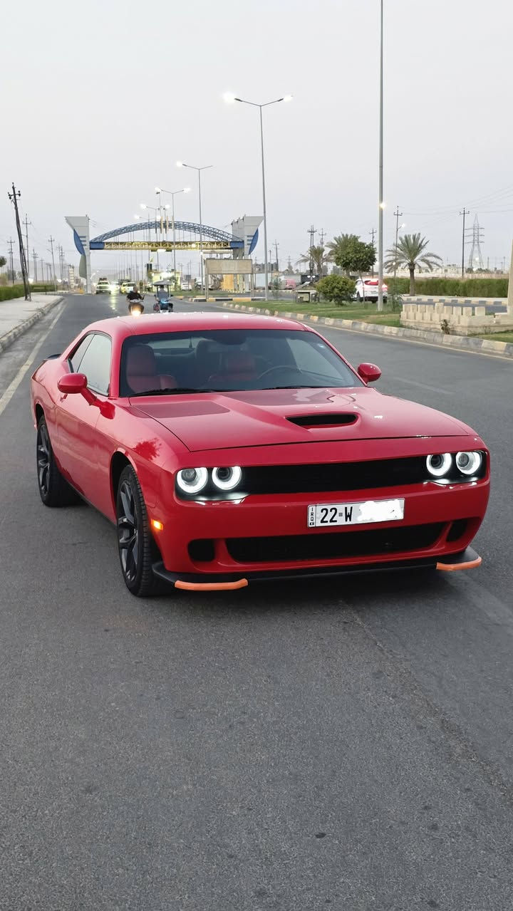 السلام عليكم 
جالنجر 2023 
صبغ بونيت و جاملغ امامي بدون دواخل 
داخل احمر جلد 
ولسيارة ما يحتجلها مصرف 
كير مكينة اكسن تبريد كلا بشرط 
ماشية 36 الف ميل 
موقع موصل حمدانية 
رقم ***********
