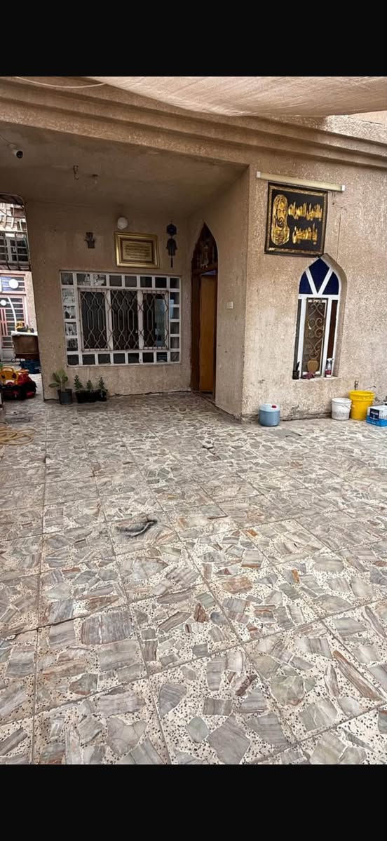 بيت للبيع طابو صرف طابقين 200 متر ثلاث غرف نوم واستقبال وصالتين كبيرات وكراج سيارتين واربع حمامات وثلاث مناور كربلاء حي العامل قرب مول الباقر للاستفسار ***********
***********السعر 190 وبيه مجال
