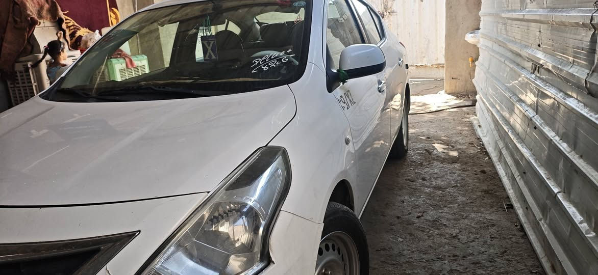 السلام عليكم
سني هندي ام لبليته الزركه 
موديل 23 
رقم اربيل 
عندي بيها وكاله باسمي
سياره نص فول 
السياره كلها شغاله تبريد تتفئه كله شغال لا ضربه ولا صبغ ولا معجون سياره بيها رصعات كلش بسيطه جاهزه وخير من الله تجي تشوف بعيونك وتقتنع بيها وين ما يعجبك تأخذها لي سونار يعجبك ماشيه 96حقيقي سياره جديده تجي وأشوف مكاني بغداد لامين الثانيه شارع المركز 
لي ما يعجبه السعر يترك كلام طيب السعر 113وبيها مجال  
‏‪***********‬‏
‏‪***********‬‏
