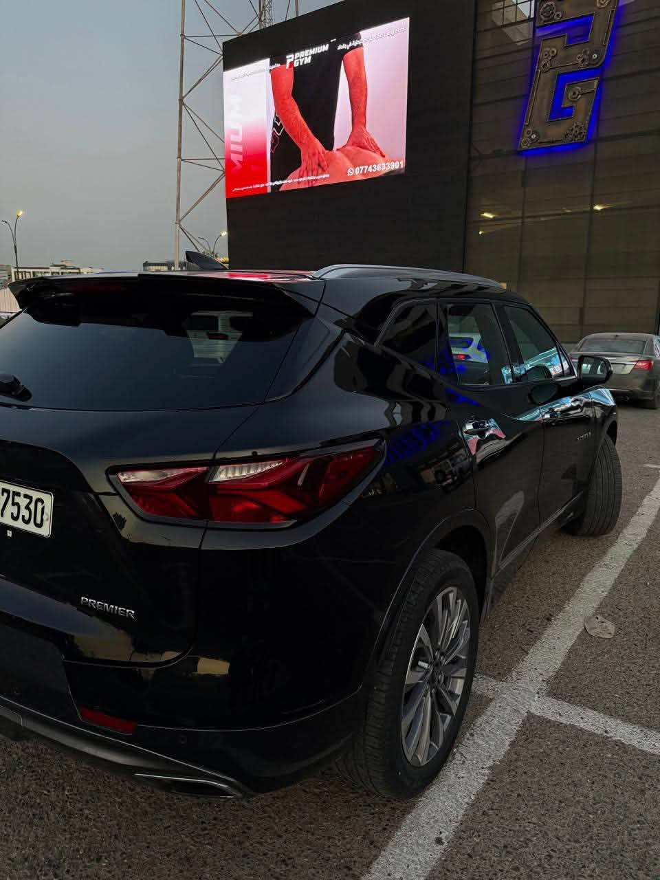 شوفر ليت بلايزر ٢٠٢٣ برايمير فول الفول سياره شكل وقوه ومتانه ضرر فقط بنيد معدل بدون اي ايرباك   

المواصفات 

* مقاعد جلدية
* مقاعد أمامية كهربائية ومدفئه* ⁠
* مقود مدفأ
* شاشة وسطية 10.2 بوصة
* شحن لاسلكي للهاتف
* Apple CarPlay وAndroid Auto
* نظام صوت Bose
* تشغيل عن بُعد
* باب خلفي كهربائي، مع إمكانية الفتح بدون استخدام اليدين
* مثبت سرعة متكيف
* كاميرات وحساسات ركن
* أنظمة تحذير النقطة العمياء ومغادرة ⁠المسار والفرملة التلقائية

* المحرك: V6 سعة 3.6 لتر المرغوب 
* القوة: 308 حصان
* العزم: 366 نيوتن متر
* الكير أوتوماتيك 9 سرعات
* الدفع ؛ Premier يتوفر لها AWD. 

سياره جاهزه ع اخير صدر وكير محرك وتبريد ولكهربائيات وتايرات كلهه كامله جديده سياره اتخبل  سعر ٢٥٠ بيهه مجال رقم اربيل انكليزي تحويل مباشر ***********
***********واتساب
