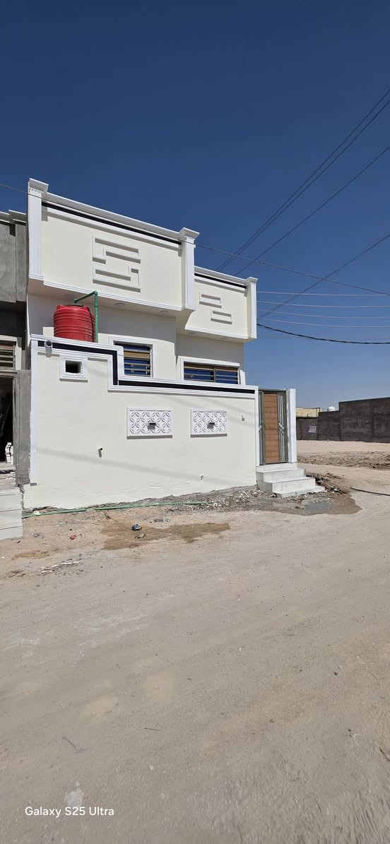#يتوفر 3 دور جاهزات  للسكن للبيع

#ركن على 3 شوارع 

 #مساحة الواحد  100 متر 

#نوع العقار طابو صرف زراعي باسم عراقي
 
وكاله ومكاتبه ونسخه من الطابو

 بناء جديد وحديث

 #موقع ابو الخصيب حمدان المركز  شارع البريد
 
  #يتكون البيت من غرف نوم 2 و صالة و مطبخ و

 ديوان و صحيات خارجية و داخلية

 #شارع 8متر

  #طريق تبليط كهرباء ماء
 
  #سعر (63) و قابل للتفاوض للستفسار #الاتصال

 او واتساب  #***********
 
#او مراسلة الصفحة #Abbas Nehme البصرة, العراق
