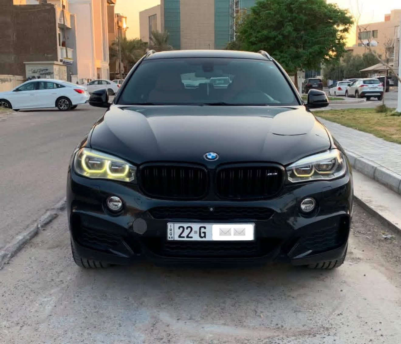 BMW. V8 M50  
2015 

وكاله العروش. مكفولة. من كلشي.  
ماشية 100 الف. 
رقم ارييل تحويل. ثاني يوم 
السيارة كلها كت ام.  
داخل. لونيين. 
السيارة. جديدة. كلش. 
بردات.   
بيبان شفط. 
فتحه. 
دخول. ذكي. 
3. شاشات. 
كشنات. تدفئة تبريد. 
داته شو. 
السيارة. هواية مواصفات بيها.   
بغداد اليرموك ***********
