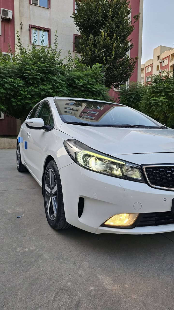 ﷽
سيراتو 2017 خليجي
فول مواصفات 1/1 VIP 
مكينه دوش DOHC 2000 گير ومكينه مكفولات برغي ما مفتوح بشرط الفضل لله ماشيه فقط 70 الف كيلومتر 
السياره نظيفه جداً بيها بارد اباب السايق وصبغ نص الباب خلف السايق باقي السياره بدون صبغ حته الدعاميات والسونار بالمنشور
مواصفاتها
فتحة سقف سلايد/ بصمة تشغيل وابواب وصندوق/ كشنات جلد بلادي كشن السايق كهربآئي/ تدفئه وتبريد بالكشنات والكشنات الخلفيه تدفئه/ وضعيتين خزن ميموري/ فول تحكمات ستيرن/ تدفئه بالستيرن/ اشاير بالمري مرايات اوتو شفط / رادارات ومانع اصطدام ونقطه عمياء بالمرايات/ گير اوتوماتيك وعادي وشفتات تحكم گير بالستيرن/ تبريد مركزي قطعتين/ ثلاجه بالچكمجه/ شاشه لمس وكامره خلفيه بلاديات وكيچات الكتروني/ انارة ترحيب باليدات والمرايات/ حساسات امامي خلفي/ لد حاجب امامي نهاري لايتات زنون عدسات متحركه بروجكترات اماميه بگ لايت خلفي لد شمعه/ الصندوگ يفتح تلقآئي عند الاقتراب/ 5 ويل كب حجم 17 بريك 4 دسكات/ مانع انزلاق ونظام ABS وانظمة قياده ايكو ونورمال وسبورت وكروس تحديد سرعه ...
تخم تايرات جديد حداديتها وتفاصيلها مال زيرو (بصمتين الشركه والكتلوكات والعده) البلاديات وياها 
رقم اربيل الدولي الجديد هزه وبراد جديدات سنويه جديده الى2028 باسمي تحويل مباشر بنفس اليوم
مكان السياره بالسليمانيه امام الفاملي مول
السعر 152$ ومجال جداً بسيط حگ الجيه فقط
الشراي يتصل على الرقم ***********
