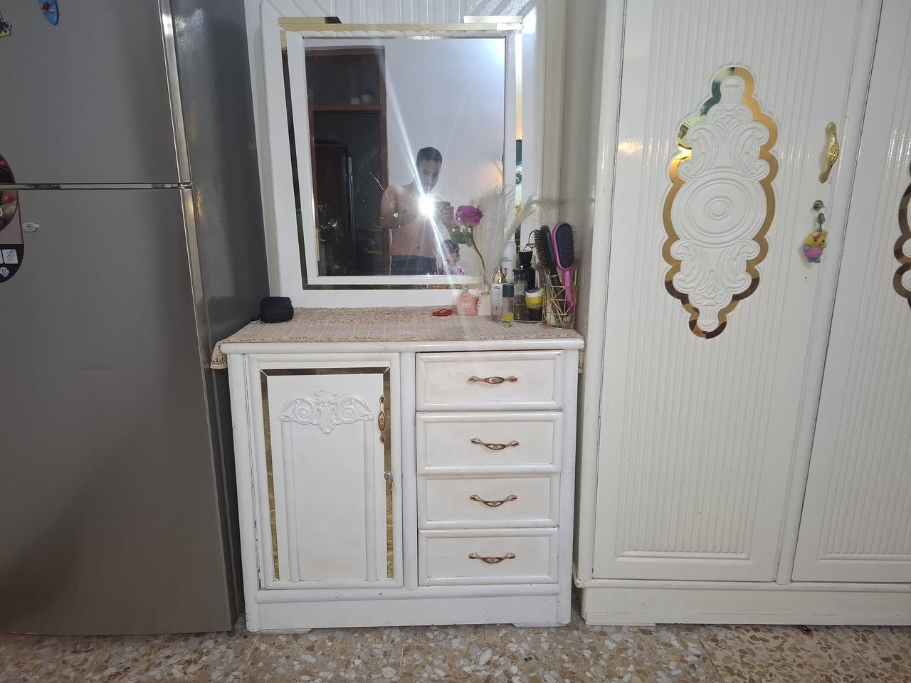 البيع غرفة مع ميز البيع كفاات العبيدي رقمي ***********
