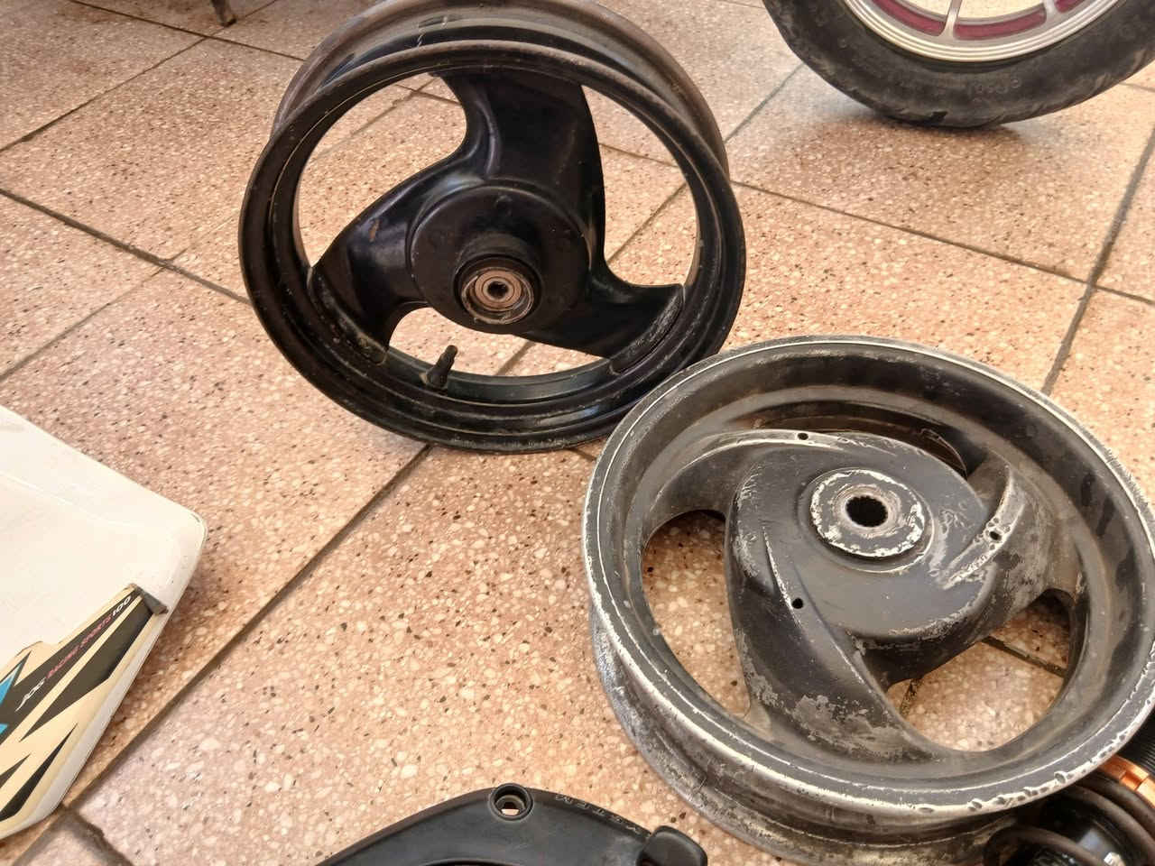 غراض ماكس للبيع كلمن سعره وبيهن مجال قليل  توصيل ماعندي مكاني ديالى بعقوبه
ياله بلادي 

كفرات تخم كامل 

كاسحه
دبل خلفي رياضي

و صالصنه ستيل بعدها جديده اي شخط مابيها 

موجود واتساب ***********
