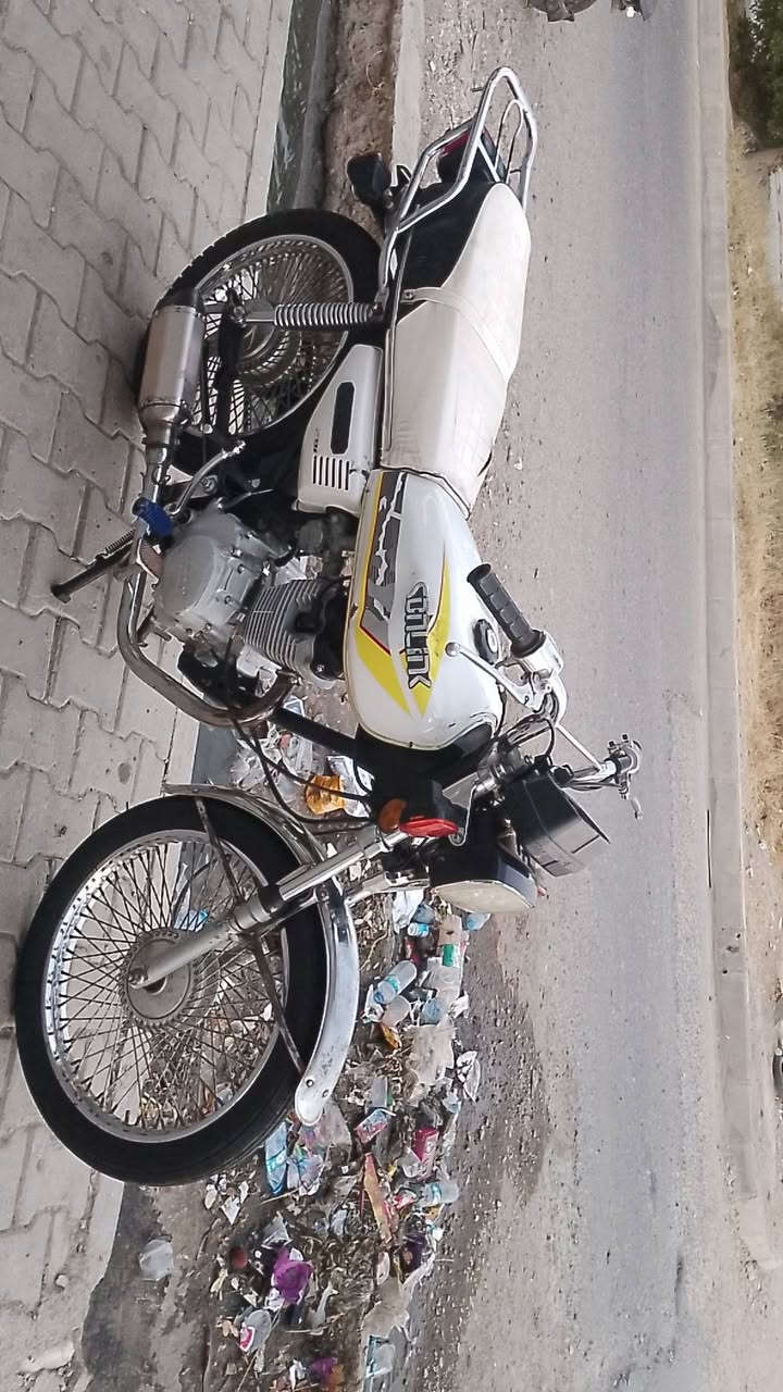 سلام عليكوم عندي هاي درجه لل بيع موديل 2018نامي بروه محرك لاصرف ولا بخار ولا صوت كهربائية كله شغال مكاني كركوك فيلق سعر 330 الي مو شراي لايخبره رجاء وتحياتي عله كروب ***********
