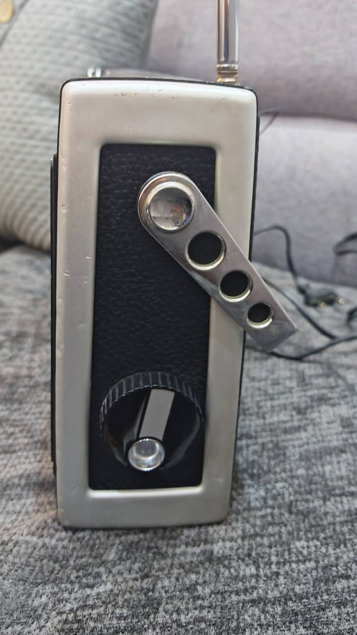 راديو Grundig • ١٩٧٣ • نظافة ٨٥٪