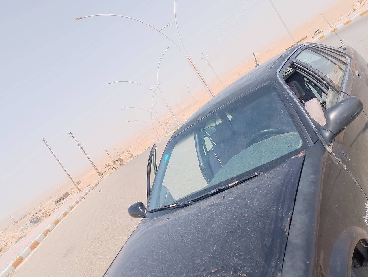 السلام عليكم سياره للبيع او مراوس حسب لقناعه تبريد شغال تحويل مباشر سنويه جديدة موديل 95 كهربائيات شغاله 100%كامله مابيها نقص اي شي تخم تاير حداديه صدر باتري جديد جام كهرباء كير عادي محرك جديد مال كصه للاستفسار اكثر على الرقم *********** نعتذر عن البيع بالاقصاط او الوعده
