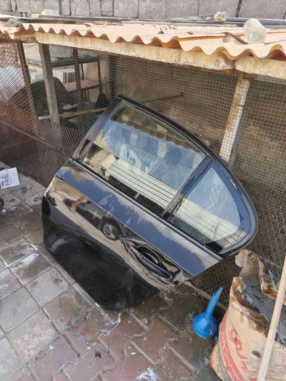 السلام عليكم......للبيع....عندي هاذ الباب مال بي إم  E60 أتوقع...... لأبي زنجار ولا خياس ...... أكتب أي سعر وتعال أخذه... الصراحه ما اعرف بيهن، ❣️ ***********
