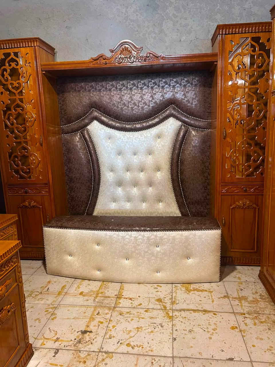 🔥 غرفة للبيع 🔥ابراج زان 🔱🔱⚜️
6 أبواب ملحق صاج فصال  🔱 

زاويه برج حل وشد براغي 

⚜️شغل توصي ثقيل تحفه فنيه ⚜️

📞 للاستفسار:

آسيا: ***********

كورك: ***********

📍 الموصل – حي الحدباء، سايدين الصديق، معرض عمار أبو حمزة، قرب كماليات سند.

♻️ مستعدون لشراء غرف النوم والكناتير الصاج.

