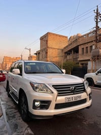 لكزز 2014 خليجي LX5700 ماشيه 79 على وضع الشركه كامله بدون نقص تخم تاير...