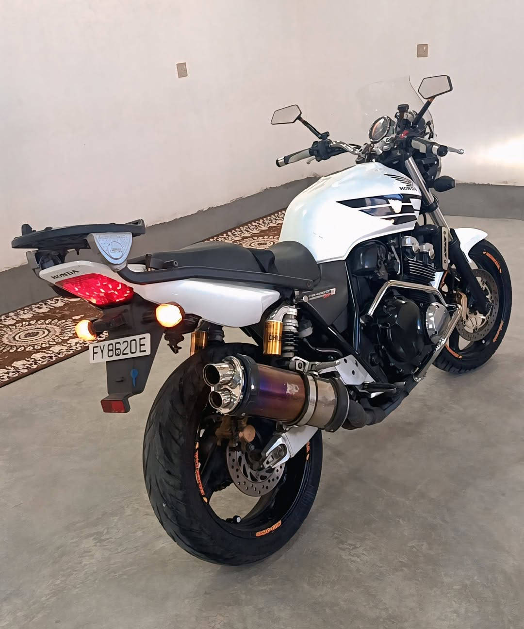 سلام علیكم دراجه CB400 مودیل 2007 سوبر کلشی ضال علبلاد كلش نضیفه مكان كركوك رقم الهاتف ***********
