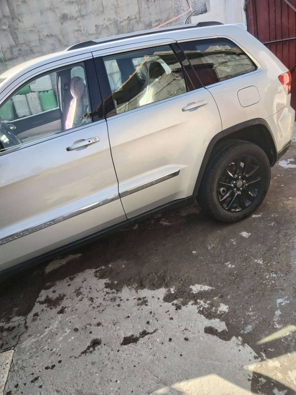 سلام عليكم جيب شيروكي وارد امريكي
سياره جاهزه رقم بغداد بسمي أنا شخصين 
كير مكينه شاصي حداديه كفاله 
دفع رباعي مكينه 6 سلندر 3600
تبريد ويا سويچ سياره مال جناي 
سعر 125 وبيه مجال حگ الجيه 
العنوان لبصره مشراق جديد 
رقم  *********** 
موديل 2012
