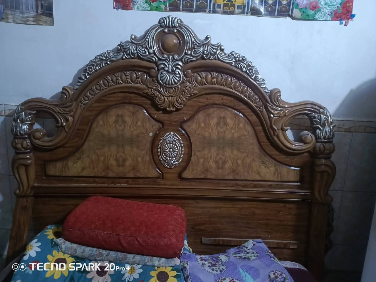 غرفة اخشاب تركي ماليزي نظيفه الجربايه فقط تاج ماموجود الجربايه  الغرفه نظيفه  قيم بما يرضي الله وخذوه العنوان كربلا للاستفسار المرسله ع رقم ***********

نص مكتوب في الصور:
- TECNO SPARK 20 Pro+