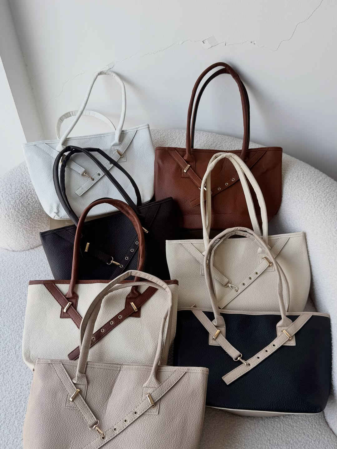 ⁨	⁨	سعر القطعة 10،000 الاف 
العرض 40cm ارتفاع 26cm 
العنوان النجف حي ميسان شارع البوريات مجمع ملوكة 
يوجد خدمة توصيل 
للحجز السريع واتساب ‪+964 786 066 1696‬
او دايركت⁩⁩
