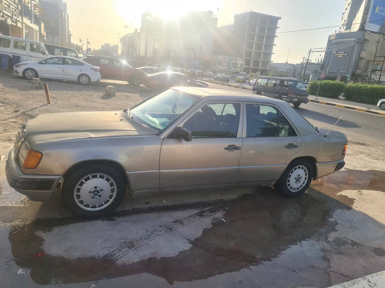 ✨مارسدس دب
💥 موديل 1987 
💥رقم ديالى الجديد مشروع وطني ب اسمي محور بطه 2500
 كير اوتماتيك تبريد شغال كهربائياتها كلها شغاله  مكان بغداد 
💰سعر 40
 ☎ ***********
