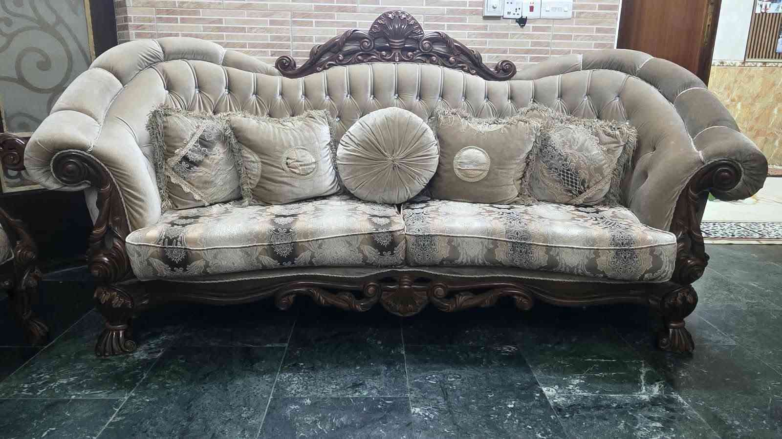 السلام عليكم
تخم تركي ملكي ماركة درجة أولى 
نوع الصبغ صبغ سيارات ضد الماء مع طبلة كبيرة و ٢ طبلة صغيرة 
السعر: مليون ونص
الموقع :بغداد الكريعات الشارع المقابل لمطعم البلام العائلي
قرب ابو رقية النداف
رقم الهاتف :***********

