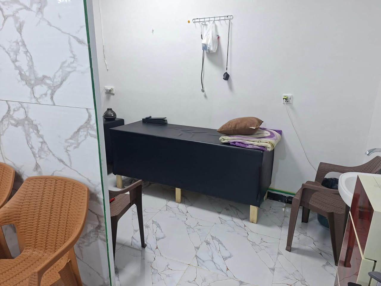 ‏🌿 تم بعون الله افتتاح 🌿
{العيادة الطبية التمريضية}
‏نرحب بكم، ونقدم لكم الخدمات التالية:
‏✔️ زرق الإبر
‏✔️ العمليات الجراحية الصغرى
‏✔️ قياس ضغط الدم والسكر
‏✔️ التداوي والعلاج
‏✔️ خدمة منزلية
‏✔️ خدمة طوارئ (24 ساعة)
‏📍 نحن بخدمتكم على مدار الساعة، ونسعى لتقديم رعاية طبية آمنة ومتميزة. ثقتكم هي سر نجاحنا، ونسأل الله لنا ولكم الصحة والعافية. 🌹
‏
‏📍 العنوان:الشرطة الخامسة / شارع المدارس قرب أسواق ركن الخامسة .

☎️ /***********
