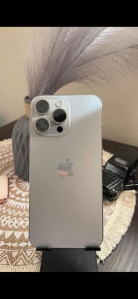 📱 للبيع iPhone 15 Pro Max  • 256GB   • A17 Pro   • شاشة 6.7 إنچ 120Hz ...
