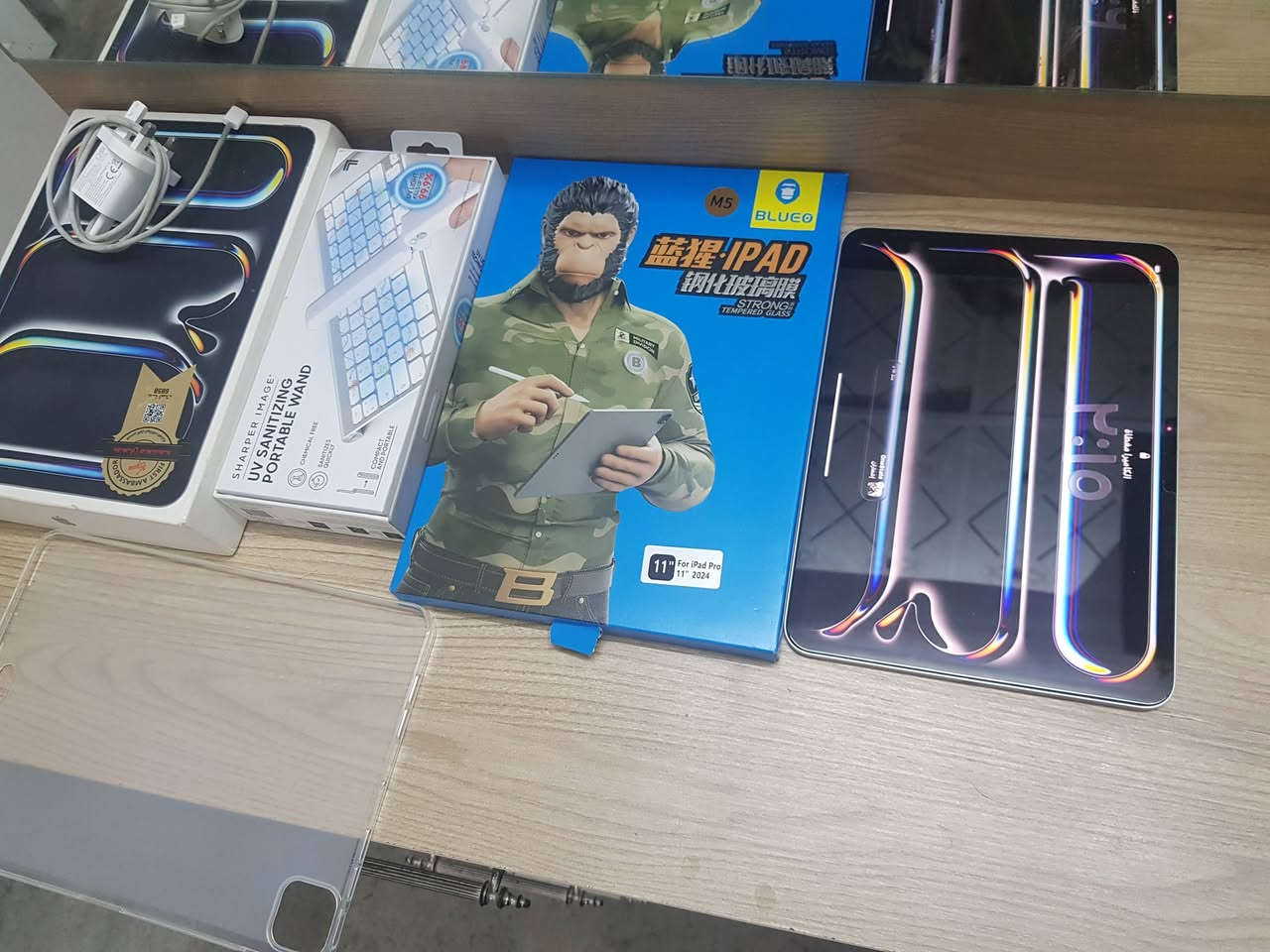 ايباد m4برو ذاكره 256فول نضافه 🔋بطاربه 90  مال بيت نضافه 100/100ملحقاته كامله لزكه اصليه25الف كفر اصلي25الشاحنه منضف ابباد35الكارتون ماله كامل غراض السعر مليون150بي مجال بسيط فط شراي يراسل موشراي لايشوفني خلقته مكان كركوك الرقم ***********
