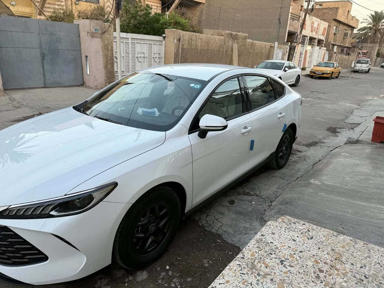 سلام عليكم بيوايدي كن بلاس 25 كفاله عامه  ماشيه 6000 داخل ابيض  ***********
