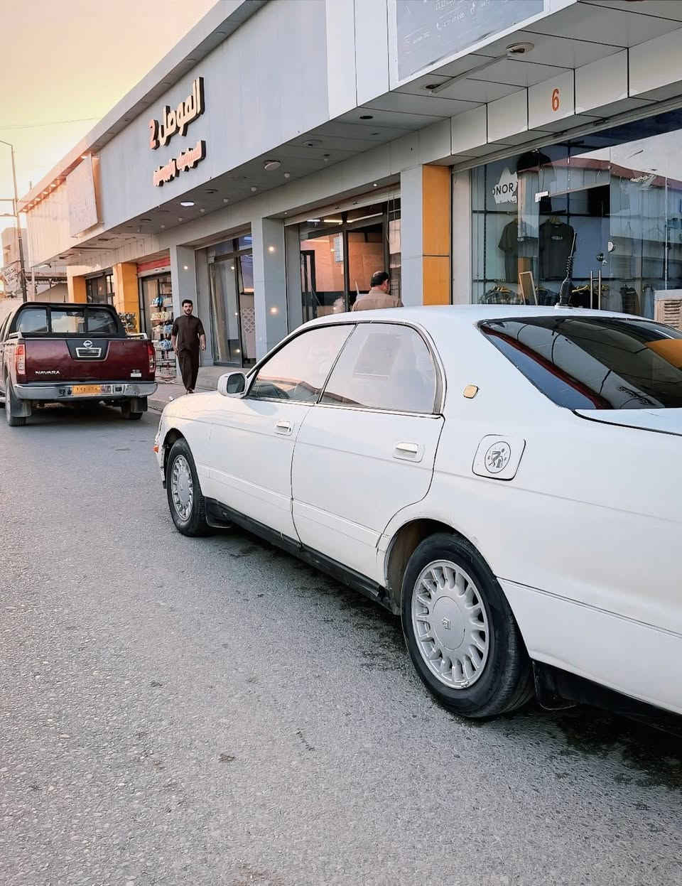 السلام عليكم بطة متصل( مامسجل )للبيع لون لؤلؤي مميز كير محرك كلو شرط
نشاط فول شرط تشلع جير
الصدر جديد بدلتو
تخم تواير اربعة جديد
كهربائيات كلها شغالة 
غرفتها جديدة حيل ومدوشمة كلها
شاشة سستم سماعات كامل 
السيارة ماعايزها برغي 
( السعر 18 وبيها مجال)
الرقم:***********
