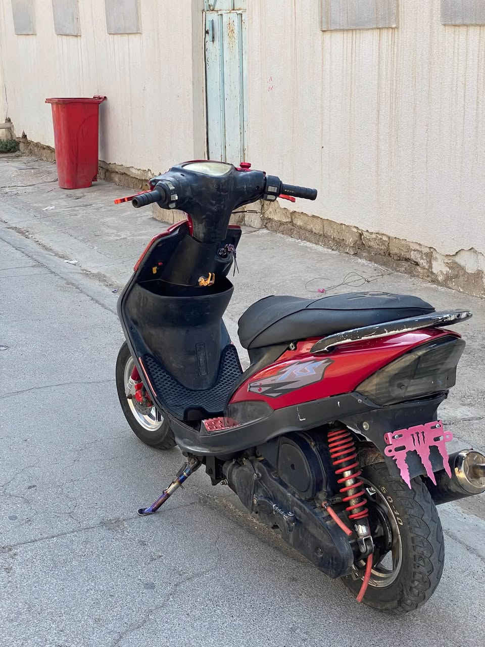 سلام عليكم دراجه ماكس عدله بوشه ٥٥ اي عيب مابيها دراجه فقط كفرات تعبانه قليل احجيلك ذمه او ضمير دراجه ماوكفتني بالشارع شلعه او معدل بيها حلو نقصها فقط اشاير اماميه كهربائيات شغاله هندر شغال سلف يحتاجله باتري بيها تزويد خارجي جثير مكاني كركوك السعر خاص رقم ***********
