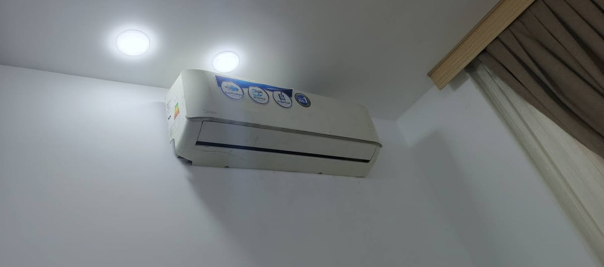 سبلت ميدا2طن جديد كلش برغي ممفتوح بي لباب الاول وكونفيرا اصليه جديده جدآ لسبلت 400 ولمبرده ب250 وبيهن مجال مكاني بغداد تواصل واتساب فقط ***********

