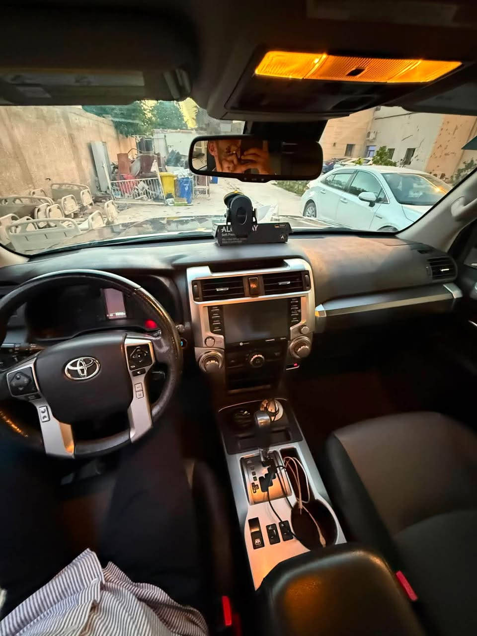 السلام عليكم للبيع Toyota4runner
Sr5 premium xe
2023
رقم بغداد ماشية 37 الف ميل 
فول مواصفات فور ويل 
5 راكب 
السعر 26 الف دولار 
وبيها مجال للشراي 
***********
مكاني بغداد الكاظمية

نص مكتوب في الصور:
- PLC Auction JTENU5J5R5P6208480 Toyota 4 Runner 2023 الولايات المتحدة - ... قد تكون الصور محمية بموجب حقوق النشر. مزيد من المعلومات مشاركة PLC Auction PLC Auction JTENU5JR5P6Q عع