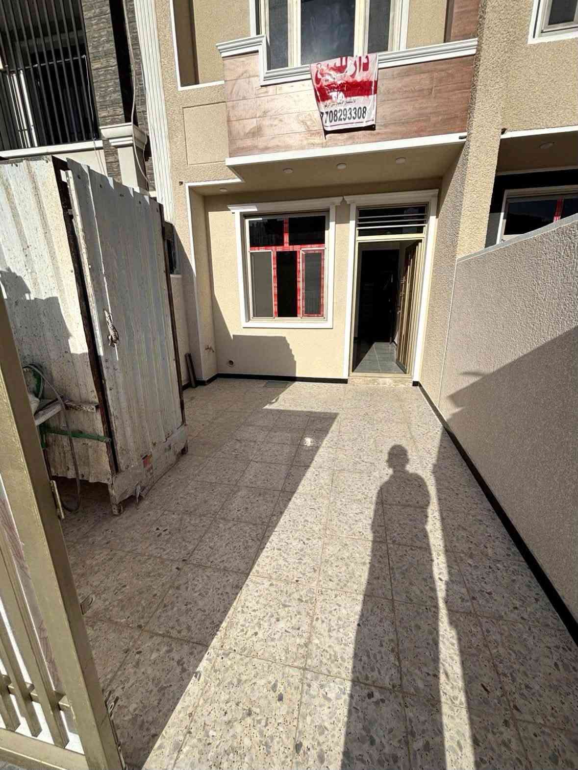 🏡 مكتب البديع للاستثمار العقاري

🔥 دار للبيع – بناء حديث وموقع مميز

إذا تبحث عن دار مرتبة، عملية، وبناء حديث وبموقع قريب من الخط السريع، هاي فرصة تستحق المشاهدة 👌

🏠 تفاصيل الدار:
🔹 المساحة: 60 م²
🔹 الواجهة: 4 م على وجهين
🔹 فضلة: 20 م²
🔹 بناء حديث
🔹 كراج سيارة

✨ الطابق الأول:
▪️ صالة
▪️ مطبخ
▪️ غرفة نوم
▪️ خدمات
▪️ كراج

✨ الطابق الثاني:
▪️ غرفتا نوم
▪️ خدمات

📍 عنوان الدار:
بغداد – حي القاهرة – ناجي عواد – قرب الخط السريع

📌 عنوان مكتب البديع:
بغداد – حي القاهرة – المعلمين
مجاور بيتزا بيروت وأسواق حيدر

📞 للاستفسار والتفاصيل:
***********

🔥 دار بمواصفات عملية وبناء حديث… للتفاصيل أو تحديد موعد للمعاينة، تواصلوا ويانا.

🏡 مكتب البديع للاستثمار العقاري – خيارات عقارية مميزة وفرص استثمارية موثوقة

