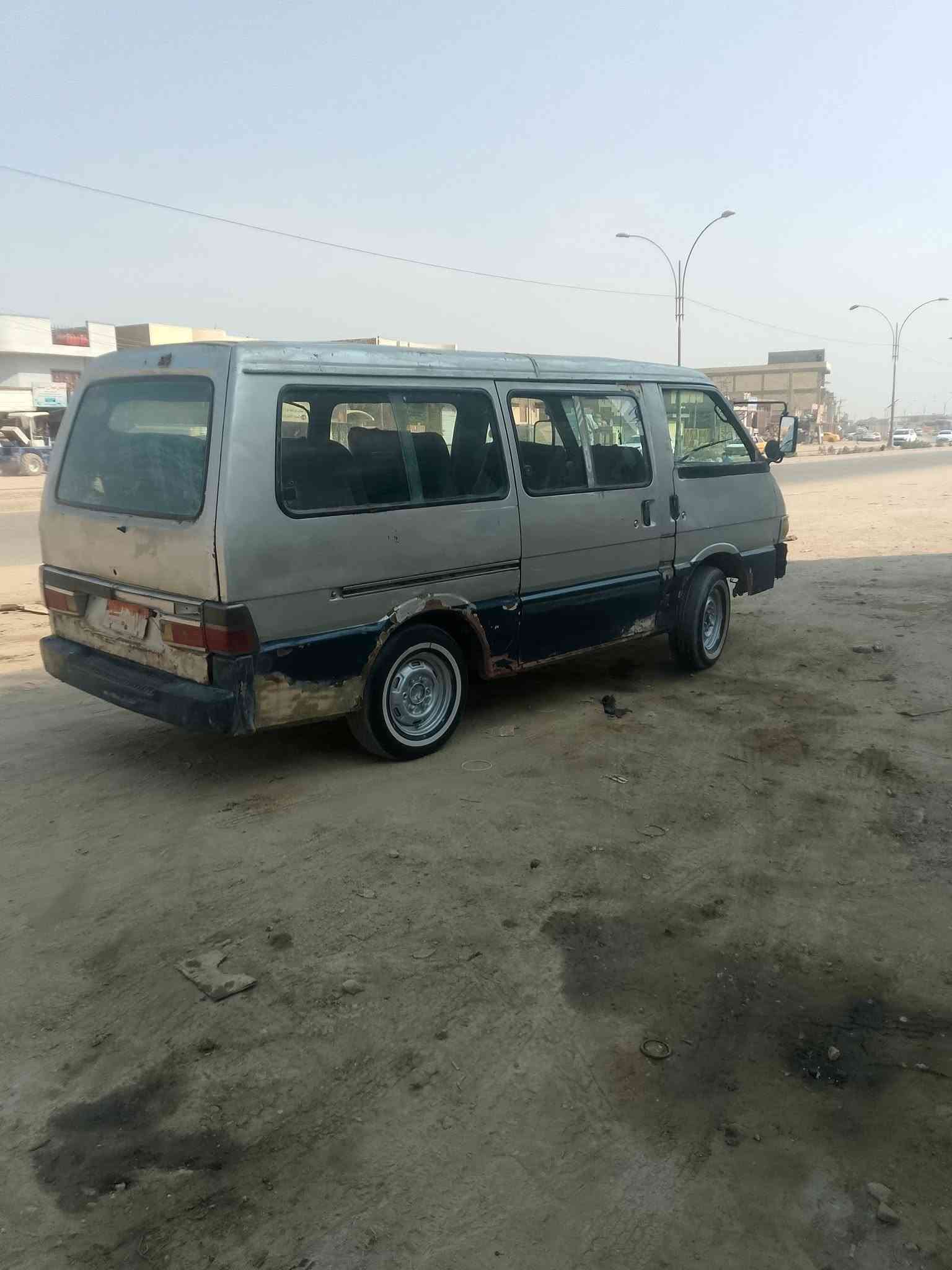 السلام عليكم سيارة كياموديل 95 سنوية عضم عاج  للبيع مكينه كير اكسن جدد شواصي جدد تخم تاير جديد سلف جديد داينموا جديد صدر امامي جديد عينه وصينيه جدد كهربائيات كلها شغال
مكان السيارة حلة حي العسكري شارع 80
السعر 17 وبيها مجال بسيط السيارة متعوب عليه 
رجاءا اقرة المنشور يله تتصل
 ***********
