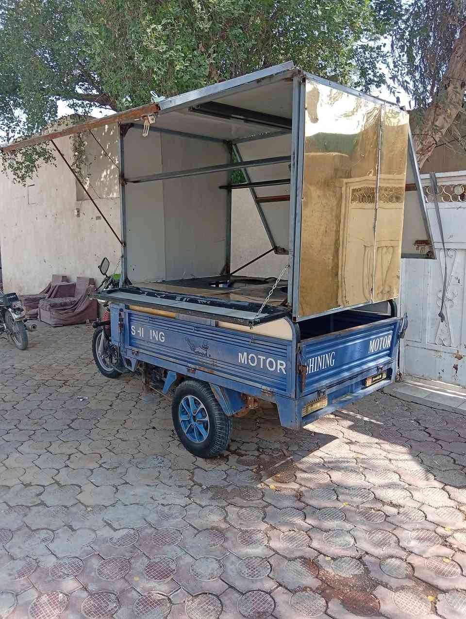 ستوته مطعم متنقل للبيع سعر خاص المكان ام العصافير ***********
