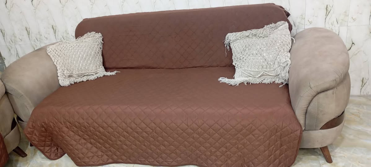 قنفات للبيع 8مقاعد يصيرن سرير وبيهن مخزن كلش نظيفات العنوان بغداد المشتل الاتصال واستفسار ع الرقم ***********
