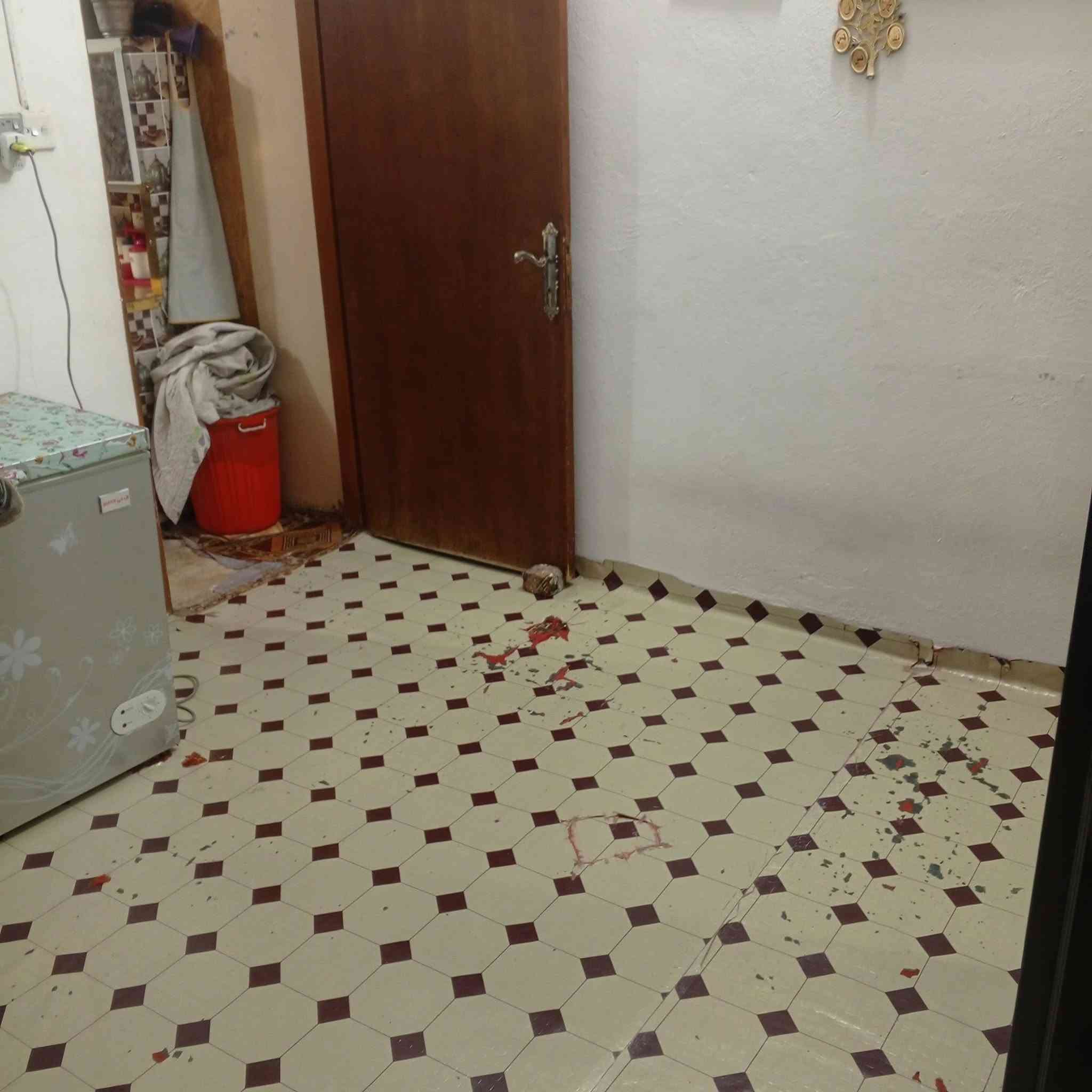السلام عليكم
بيت مشتمل للبيع يحتوي على صاله واستقبال ومطبخ وغرفة نوم وترك داير البيت وگراج وصحيات الموقع الصويره حي العسكري الخمسه دونم شارع 15 يبعد عن شارع الشهيد عمار 20 متر مجاري وكهرباء خطين كاملات 

السعر 35 وبي مجال 
للاستفسار الاتصال على هذا الرقم ***********
