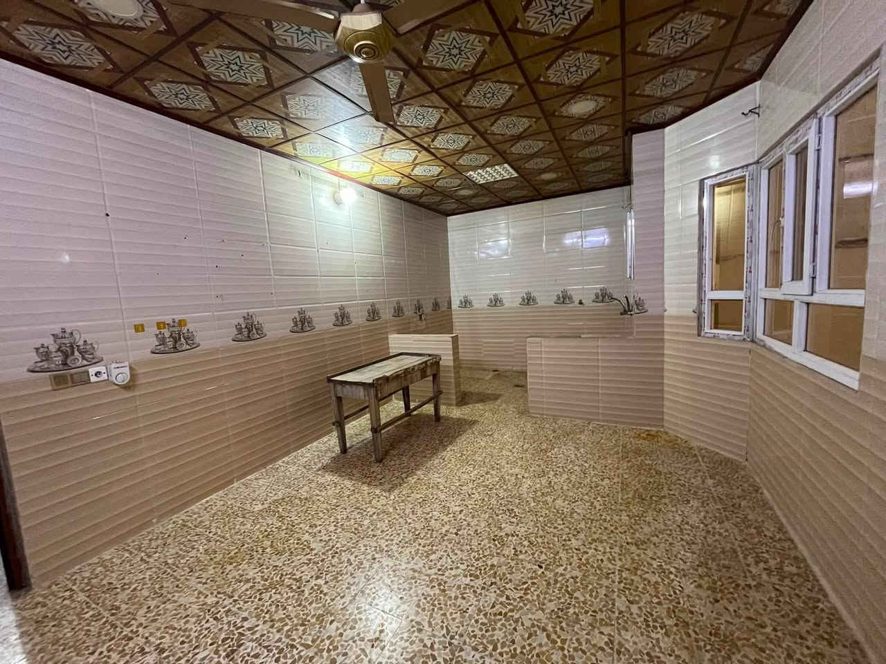 دار للإيجار

في منطقة زيونة سومر 

المساحة ٢٢٤م طابقين  يحتوي على غرفتين نوم +هول+استقبال+مطبخ+كراج واسع+حمام خارجيه

الطابق الثاني يحتوي على غرفتين نوم  الغرفه الاولة تحتوي على بلكونة هول حمامات سطح ناصي +سطح عالي 

للاستفسار والطلب اتصل على الارقام التالية 
***********
***********

