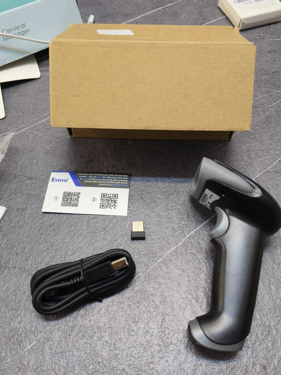 ماسح باركود محمول ماركة Eyoyo (Eyoyo Barcode Scanner)، وهو جهاز يُستخدم لقراءة الرموز الشريطية (Barcode) ورموز الاستجابة السريعة (QR Code) في المتاجر والمستودعات.

نوع الجهاز: قارئ باركود بصري سلكي أو لاسلكي (يعتمد على الموديل المحدد مثل سلسلة EY-H1 أو الإصدارات المشابهة).

الاستخدام الأساسي: قراءة الأكواد على المنتجات، الأوراق، أو شاشات الأجهزة لتسهيل عمليات البيع والجرد

للاستفسار، يرجى التواصل عبر الاتصال أو الواتساب على الرقم ***********، او عبر الرابط https://wa.me/message/TZ6U44S42JMOD1
