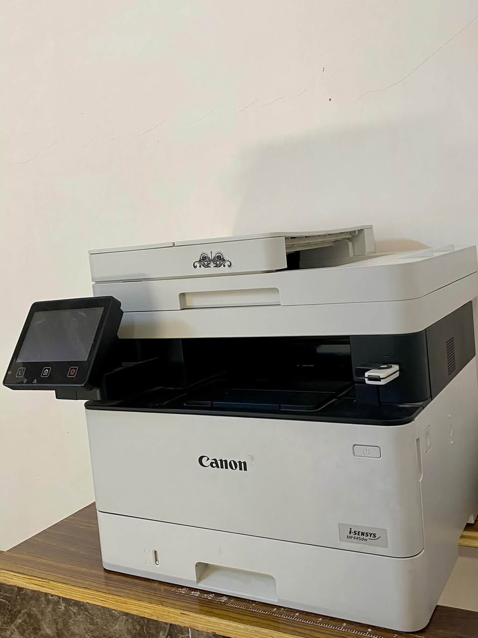 للبيع طابعة | Canon i-SENSYS MF445dw

طابعة كانون ليزر أبيض وأسود 

• طباعة + استنساخ + سكانر + فاكس
• سرعة 38 صفحة بالدقيقة
• طباعة وجهين تلقائي
• سكانر وجهين تلقائي 
• Wi-Fi + USB + LAN 
• شاشة لمس ملونة
• تدعم تونر ( كارتج ) CRG-057 / CRG-057H
• نظيفة ححيل وما واصله مصلح كلشي واضح بالصوره 

للتواصل: ***********

واتساب : ***********

او مراسلة الصفحة .
