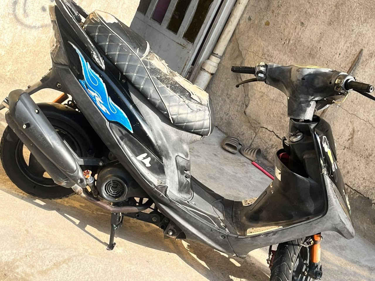 السلام عليكم دراجه ماكس للبيع بلاديه 49 كل نقص ما بيها مكان بغداد حي النصر الرقم *********** سعر 600
