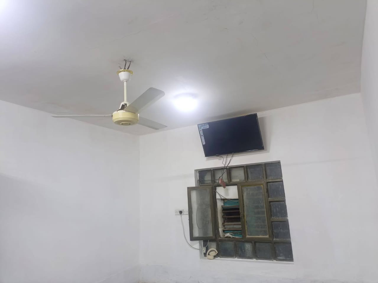 ((بسم الله الرحمن الرحيم))
🏡     🏘      🏚 

السلام عليكم

#يوجد_بيت_طابق واحد_للبيع

#العنوان  الفلوجة 
#حي الرسالة قرب مدرسه الخليل 

✅المساحة : 280م

الواجهة: 16,25
النزال: 17,25

غرف عدد 2
استقبال 
صالة
مناور 
مطبخ
صحيات 2
 كراج سيارة 

                       #بناء 🧱 : بلوك 
      
     #شارع 🏞️⬆️⬆️ : 8م كامل الخدمات من مدارس اسواق

        ⚖️⚖️   نوع الملك : عرصه ماشيه بي معامله طابو بلدية قديم
ومستلم بي سند مؤقت   🏙 

            #السعر💰💸:66 مليون وبي مجال 

💯علماً البيت جاهز للسكن الاتصال ***********
