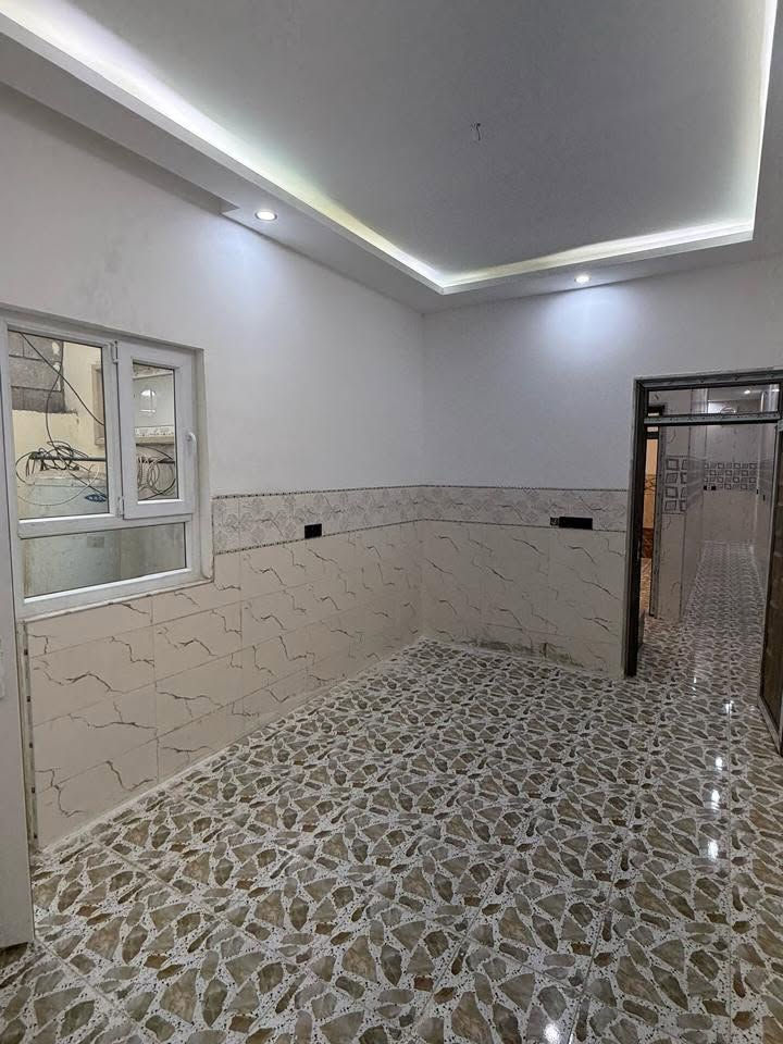 بيت للإيجار حديث غير مسكون 

📍 الموقع: حي الشيماء 
📐 المساحة: 100 م²
🏘️ عدد الطوابق: طابق ونص 

تفاصيل الدار:

🔸 الطابق الأرضي:
غرف نوم عدد 1. + هول + استقبال + مطبخ + صحيات داخلية + صحيات خارجية

🔸 الطابق الثاني:
غرف نوم عدد 1 + هول + صحيات 

للاستفسار ومعرفة التفاصيل، مراجعة مكتب أيسر الشيخ للعقار

📌 عنوان المكتب:
الموصل / حي الوحدة / مقابل جامع الودود وسانكو مول

📲 للتواصل:
▪️ايمن الشيخ : ***********
▪️ وسام الحمداني : ***********

بدل الإيجار 300 الف سعر نهائي
