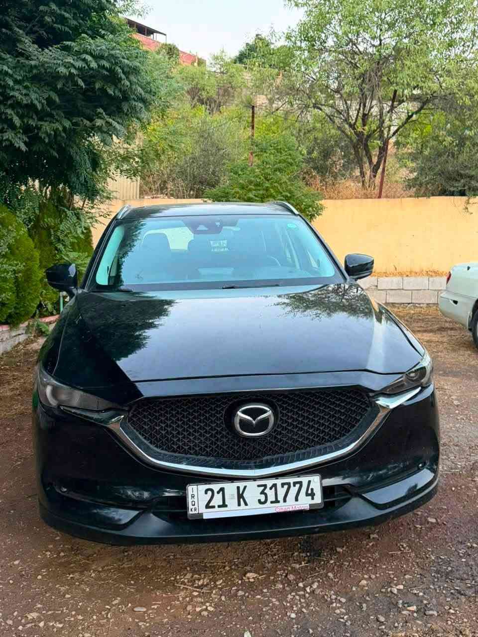 🚘 Mazda CX-5 2021 / مراوس
رقم سليمانيه ب اسمي 
عنوان ديالى بعقوبة التحرير 
بدون نقص /فول مواصفات للاخير 
• وارد أمريكي 🇺🇸
• المحرك: 2.5 لتر تيربو  250 حصان    Skyactiv-G
• گير أوتوماتيك
• دفع رباعي AWD
• ماشية تقريباً 70,000 كم قابل لزيادة 
• فول مواصفات
• رادار أمامي
• مثبت سرعة
• نظام المحافظة على المسار
•داتة شو
•صندوق كهربائي 
•بصمة تشغيل وبصمة ابواب وصندوق 
•4 تايرات جديدة. 
• Auto Hold
• كراسي كهربائية مع ذاكرة
• تبريد و تدفئة للمقاعد الاماميه 
•تدفئة مقاعد خلفية
•فتحة 
•سستم صوت Bose

• Apple CarPlay
• شاشة وتحكم 
• السيارة نظيفة جداً
• المحرك والگير بحالة ممتازة
****سعر السيارة 165**** وبيها مجال 
🔄 مطلوب مراوس
***********📞  التواصل. واتساب

