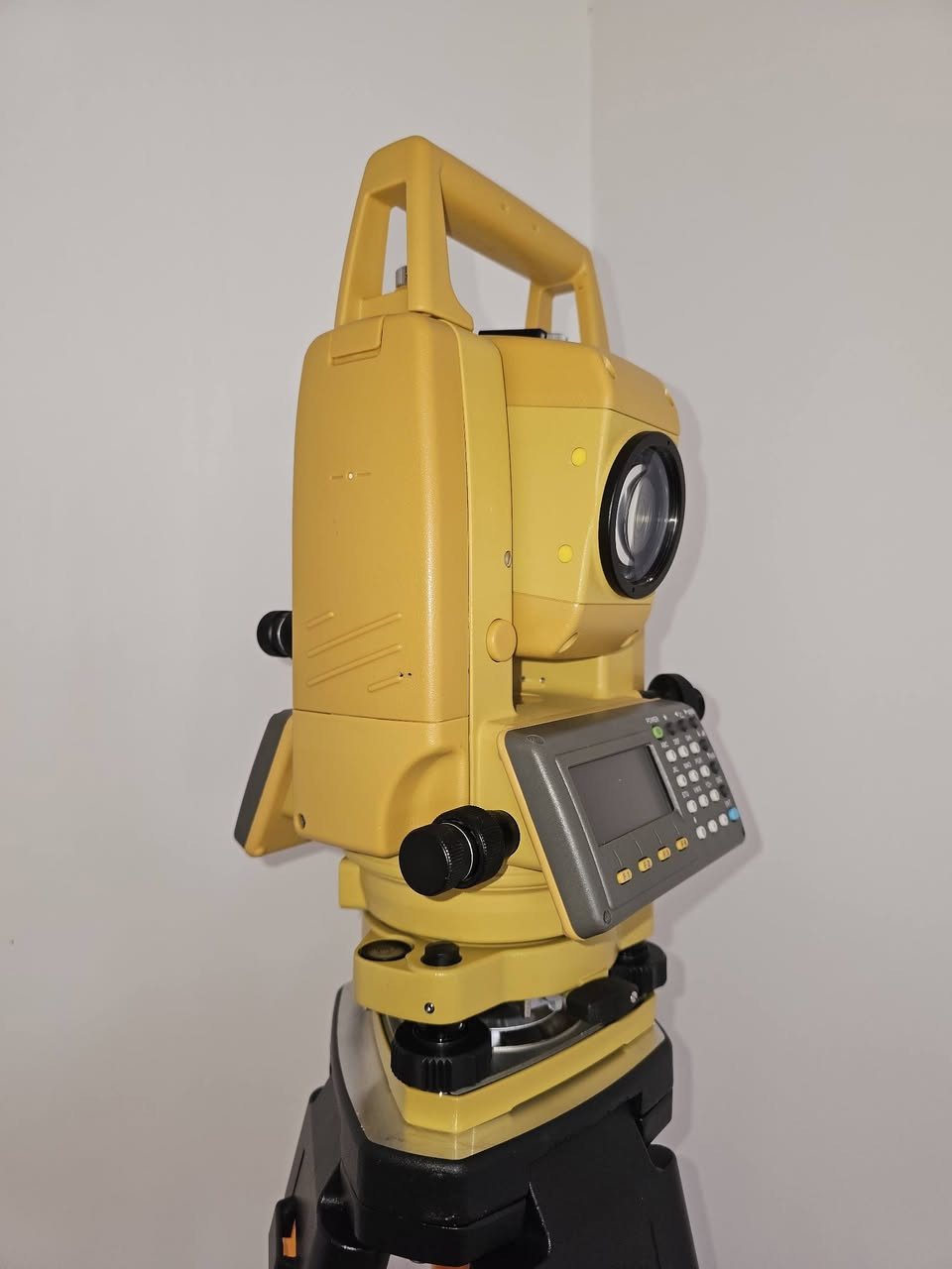 TOPCON GTS255
نظافة ۹۷٪
سعر مناسب جدا
رکیزە جدید 
عاکس کبیر جدید
***********
#sperogeosystems #GNSS #surveying #leica #topcon  #sokkia
