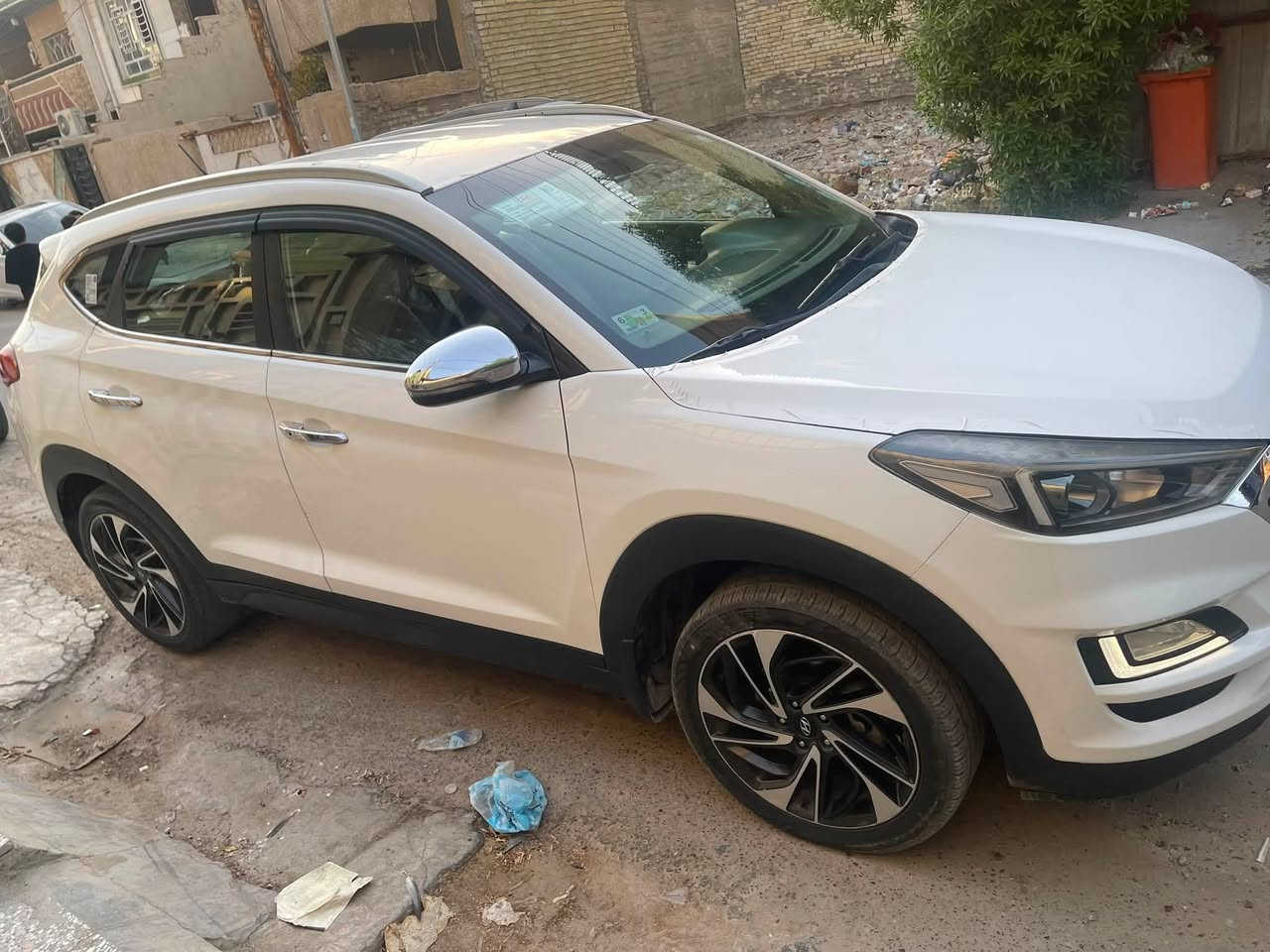 السلام عليكم 
توسان 2019 خليجيه 
مكينه 2000 دوش 
مواصفات: بصمه ومري شفط وشاحن لاسلكي وكشافات وترحيب بيبان 
السيارة بيها مكانات صبغ ابيع عام 
وطختها من ورا 
السعر 120 
الشراي يتصل ***********
العنوان بغداد 
ورقم السيارة اربيل وشرط التحويل
