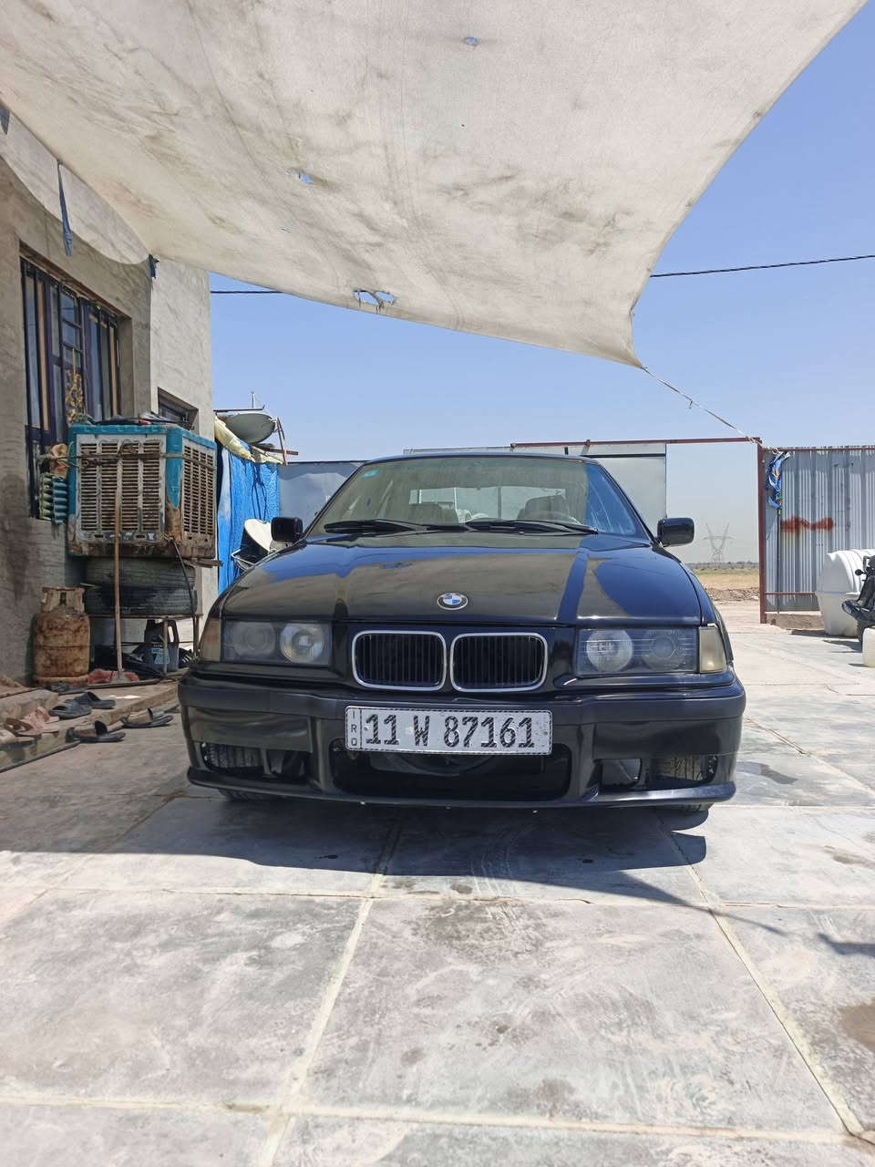BMW E36
موديل 1992 
لون اسود غير محدد 
رقم بغداد انكليزي

مكينه 4 سلندر بلاديه خير من الله لا تنقيص لا تبخير
كير عادي 5 نمر
فتحة سقف 
كهربائيات خير من الله كلها شغاله 
بدون حادث قوي بيها طخات بسيطه ومعمره 
مكاني صويره تبعد عن بغداد 65 كم 
نقصها 
غاز وتنصيب للتبريد
مشط ستيرن يمشي بس يذب دهن عوزه تبديل
السعر 32 قفل بيع مستعجل ويشهد الله لو ما عدي ضرف ب40 ماابيعها 
اي استفسار متوفر واتساب واتصال   ***********
