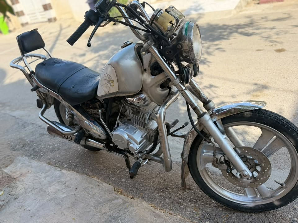 دايلم للبيع كهربائيات شغاله محرك كير خير من الله
شغال سلف وهندر لايت هورن كلها شغاله 
بي صوت بلمحرك مال دايم شفت 
لاتنقيص ولا تبخير 
السعر 250 الف وبي مجال للشراي *********** مكاني بلد
